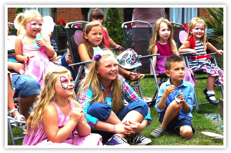childrens puppet show punch and judy